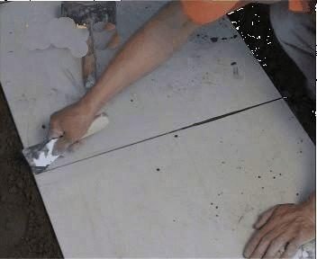 厨卫贴砖做防水，顺带改下水位置